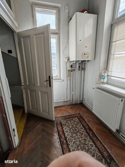 Casă cu 7 camere cu Teren 65 Mp în Centrul Civic