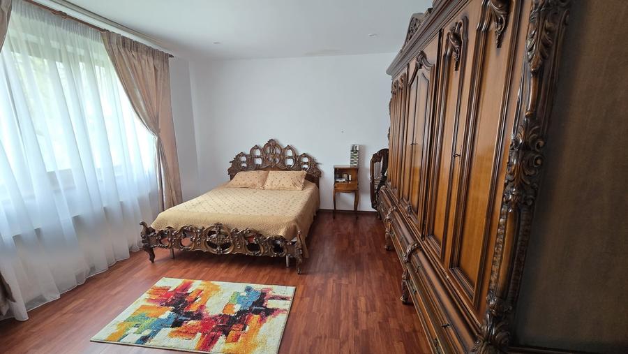 Casă individuală cu 7 camere cu Garaj în Luizi-Călugăra