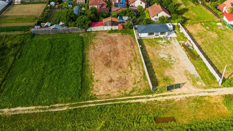 Teren de 1174 mp, în Racovița