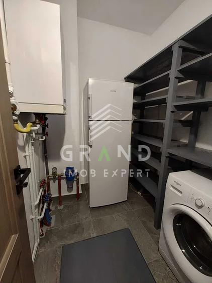 Casă individuală cu 5 camere cu Canalizare în Iris