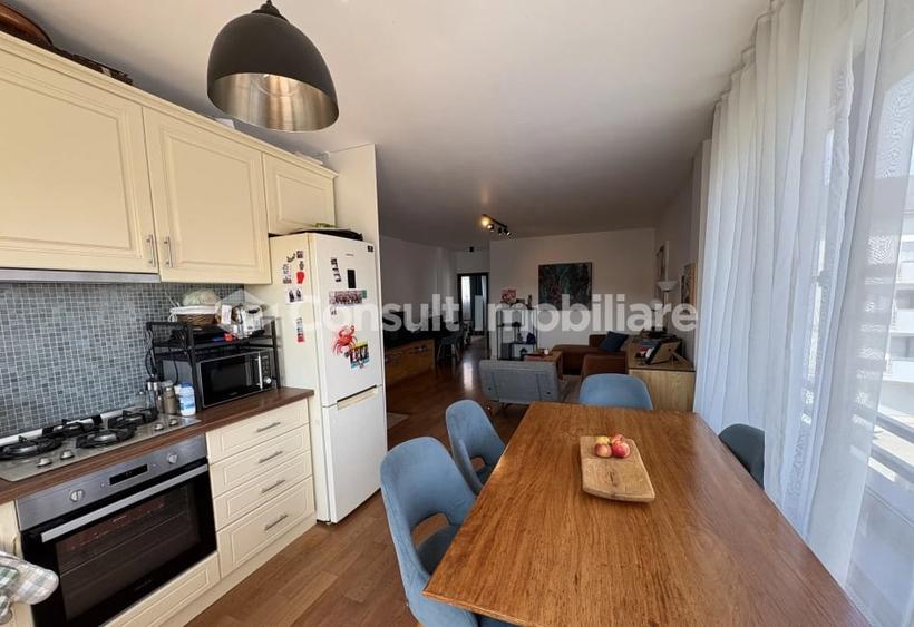 Apartament cu 3 camere semidecomandat, mobilat în Bună Ziua