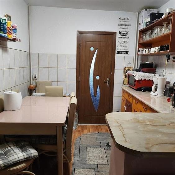Apartament cu 2 camere decomandat în Sărari