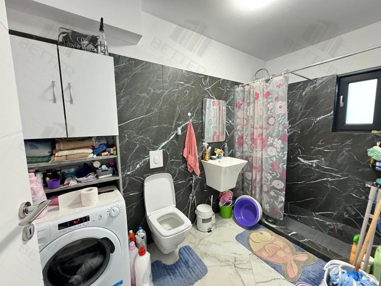 Casă individuală cu 6 camere cu Teren 605 Mp în Central