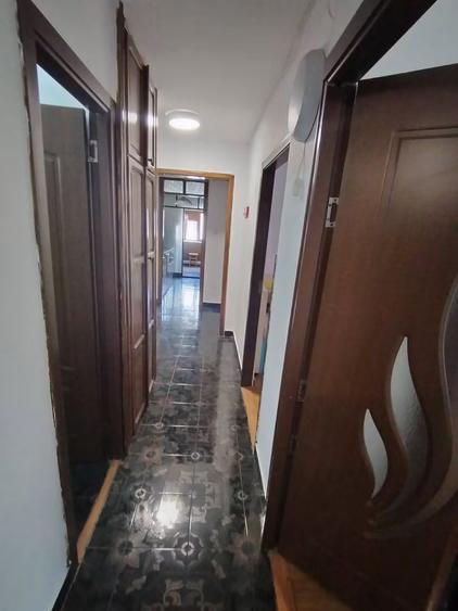 Apartament cu 3 camere decomandat în Babadag
