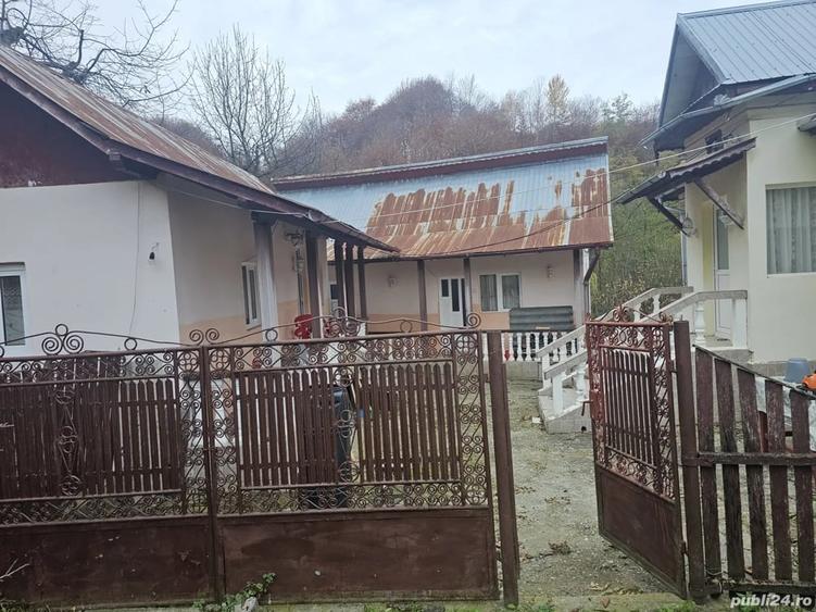 Casă cu 4 camere în Văleni-Dâmbovița