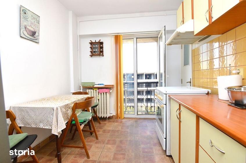 Apartament cu 3 camere, mobilat în Unirii
