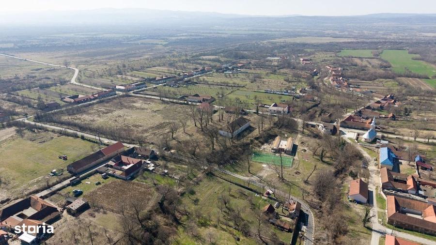 Casă cu 4 camere în Jupani
