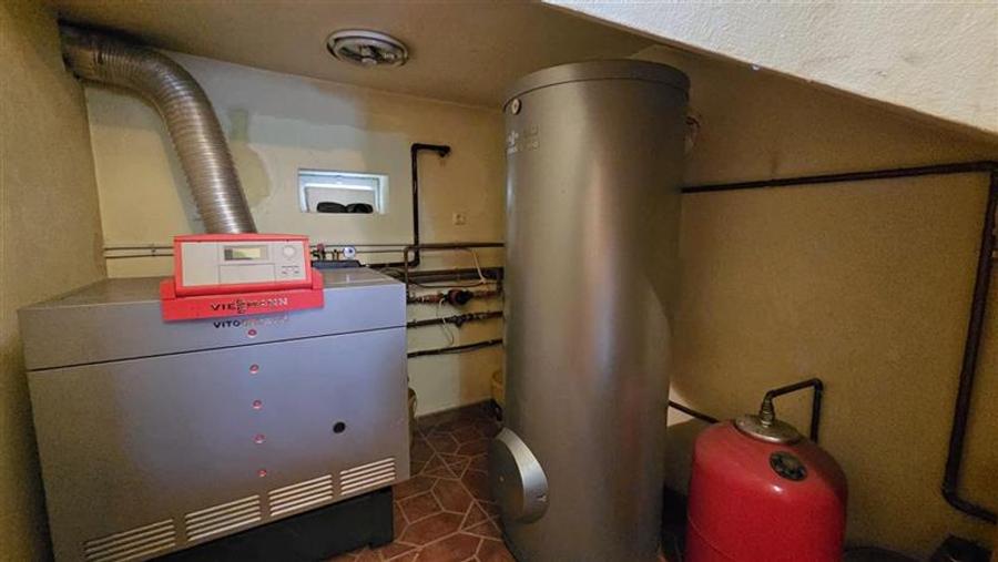 Casă individuală cu 8 camere cu Canalizare în Blașcovici