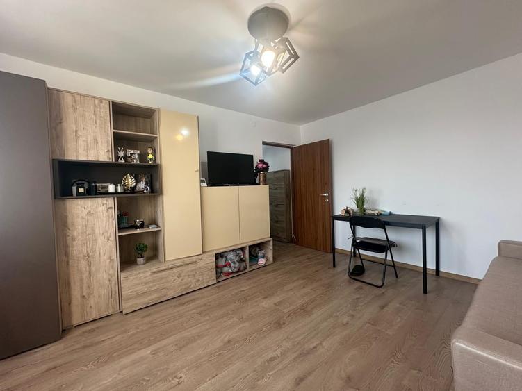 Apartament cu 2 camere semidecomandat în Tipografilor