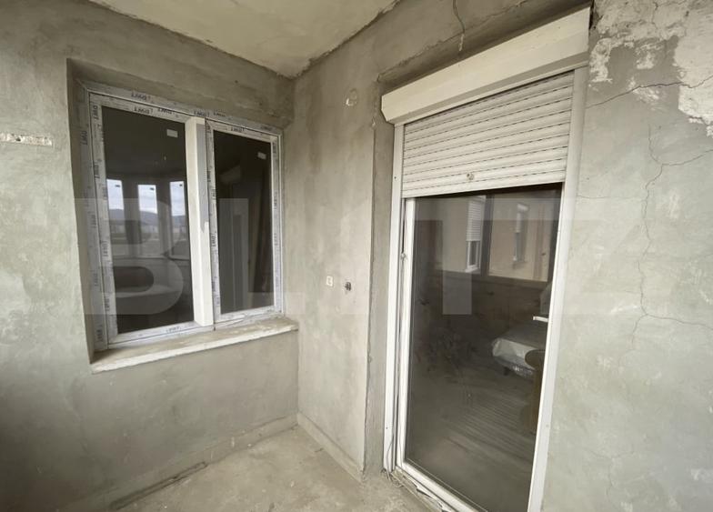 Apartament cu 3 camere semidecomandat în Cugir