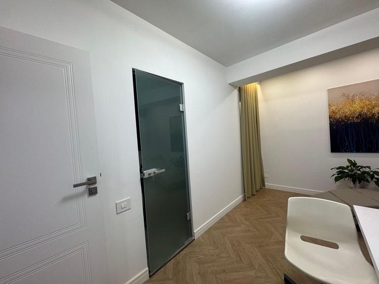 Apartament cu 4 camere semidecomandat în Casin
