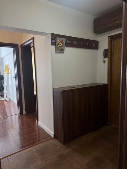 Apartament cu 3 camere decomandat, mobilat în Tei
