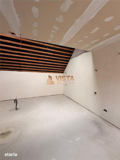 Casă cu 9 camere cu Teren 475 Mp în Centrul Istoric