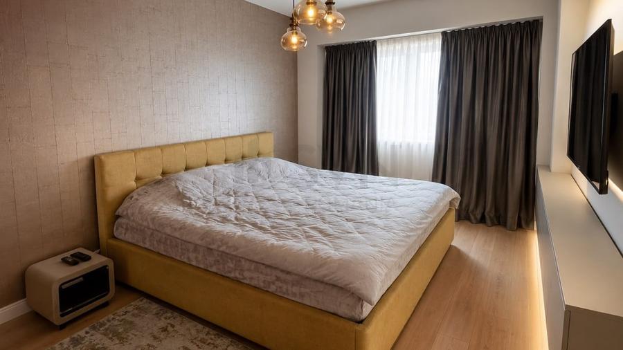 Apartament cu 4 camere decomandat, mobilat în Calea Victoriei
