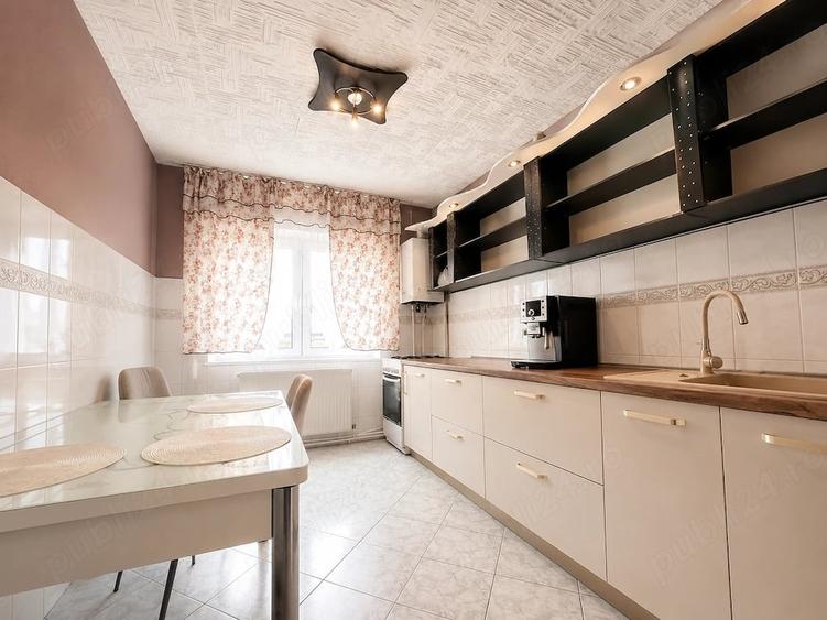 Apartament cu 4 camere decomandat în Confecții