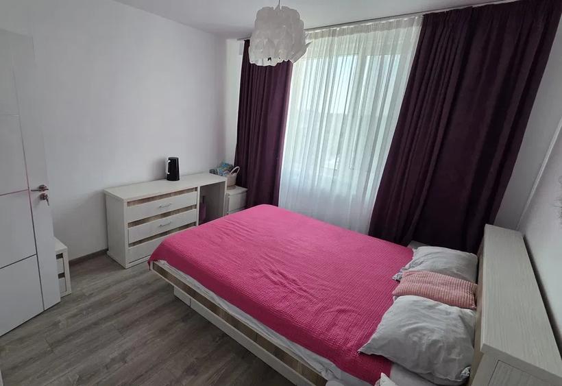 Apartament cu 3 camere decomandat, mobilat în Păcii