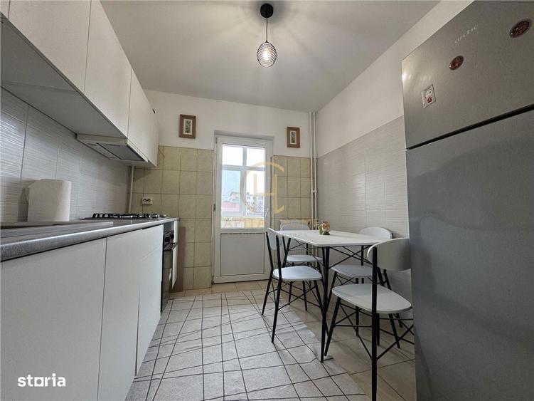 Apartament cu 3 camere decomandat în Nicolina