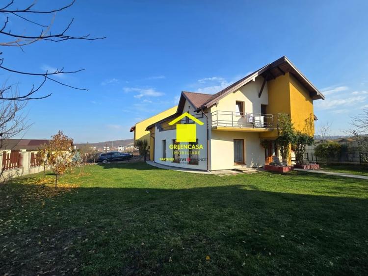 Casă individuală cu 7 camere cu Canalizare în Borhanci