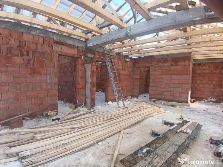 Casă cu 2 camere cu Teren 500 Mp în Central