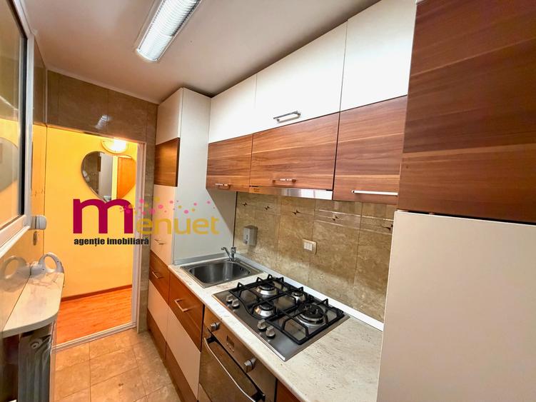 Casă cu 5 camere cu Teren 230 Mp în Păcii