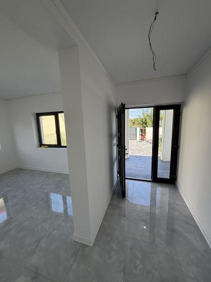 Casă cu 4 camere în Cândeasca