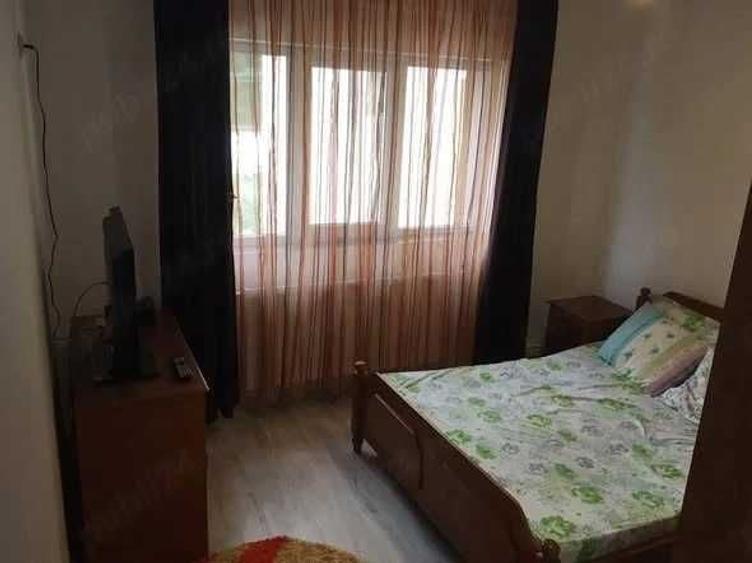 Apartament cu 3 camere decomandat în Sărata