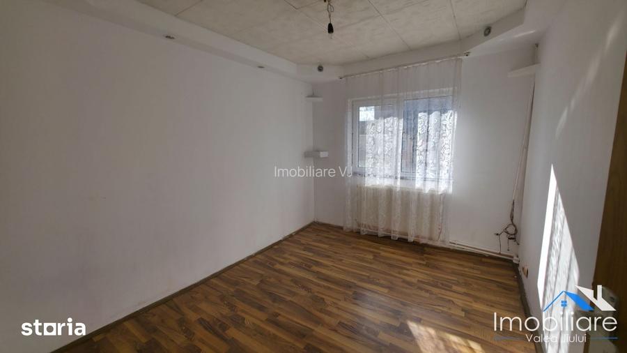 Apartament 3 camere de vanzare Cocosvar, Vulcan
