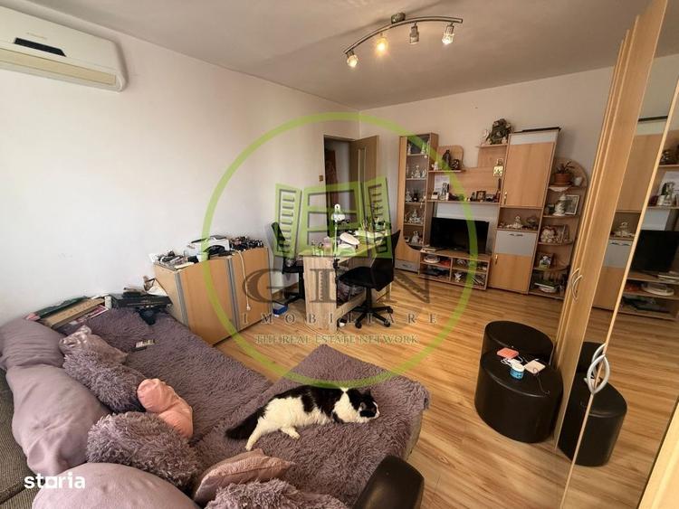 Apartament cu 3 camere semidecomandat, mobilat în Craiovița Nouă