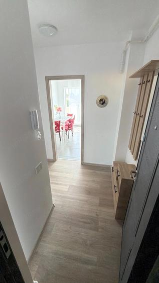 Apartament cu 2 camere decomandat în 1 Decembrie