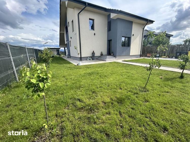 Casă cu 4 camere cu Canalizare în Hărman