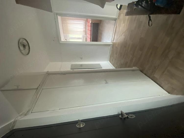 Apartament cu 3 camere decomandat, mobilat în Central