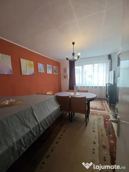 Apartament cu 4 camere decomandat în Săsar
