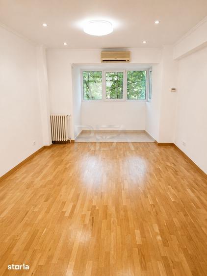 Apartament cu 4 camere semidecomandat în Centrul Civic