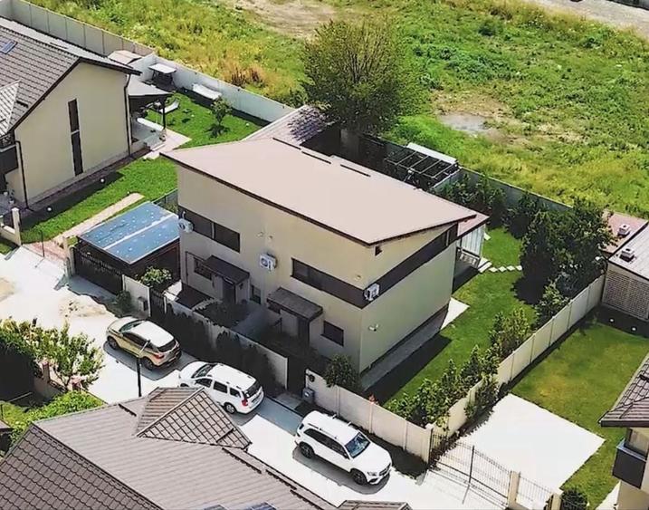 Casă cu 3 camere în Olteni