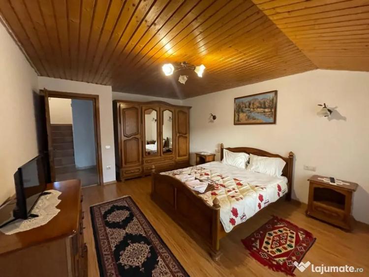 Casă cu 6 camere cu Teren 500 Mp în Firiza
