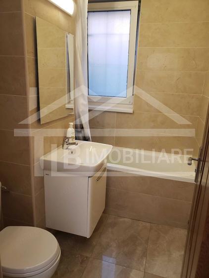 Apartament cu 3 camere decomandat în Cornișa