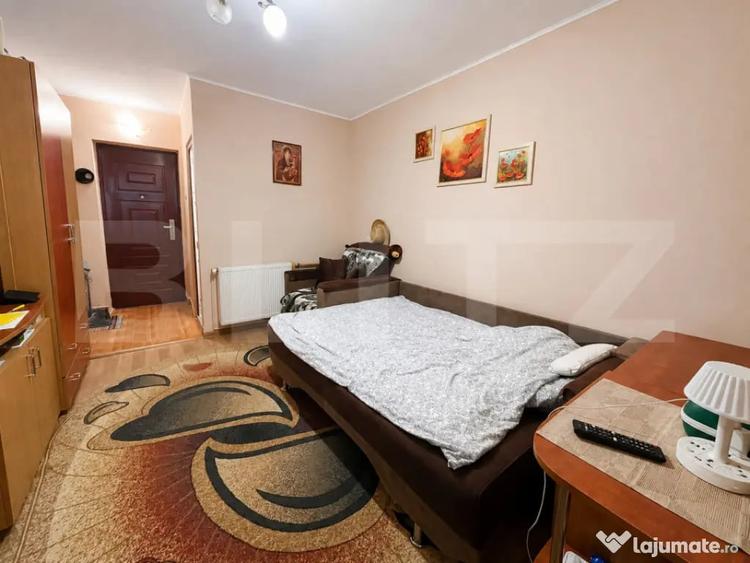 Garsonieră decomandată în Central
