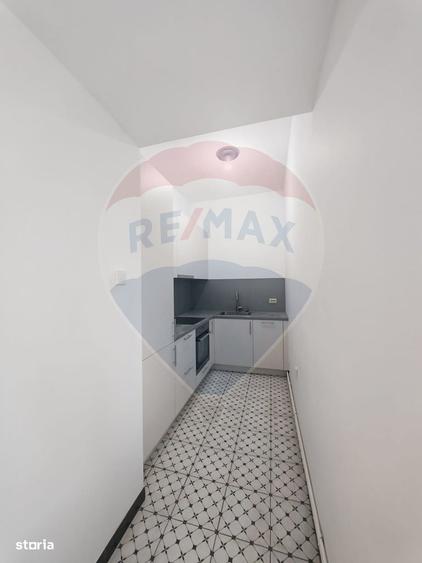 Apartament cu 3 camere semidecomandat în Aviatorilor
