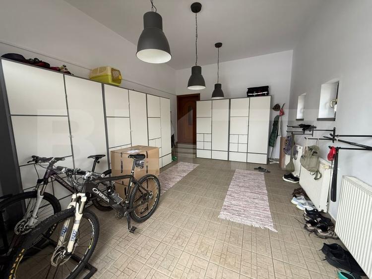 Casă individuală cu 8 camere cu Piscina în Mușcel