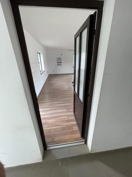 Apartament cu 5 camere decomandat în Spitalul Județean