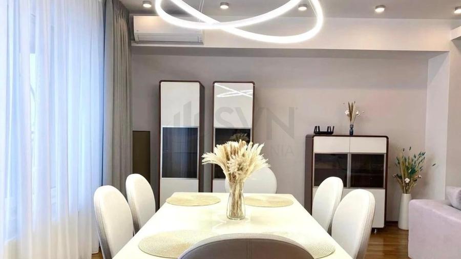 Apartament cu 3 camere semidecomandat, mobilat în Nordului