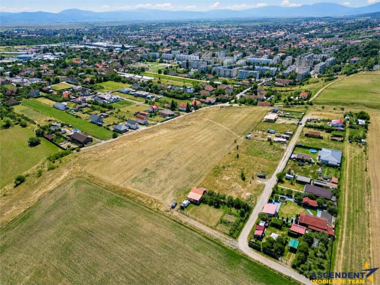 Teren de 5300 mp, în Central