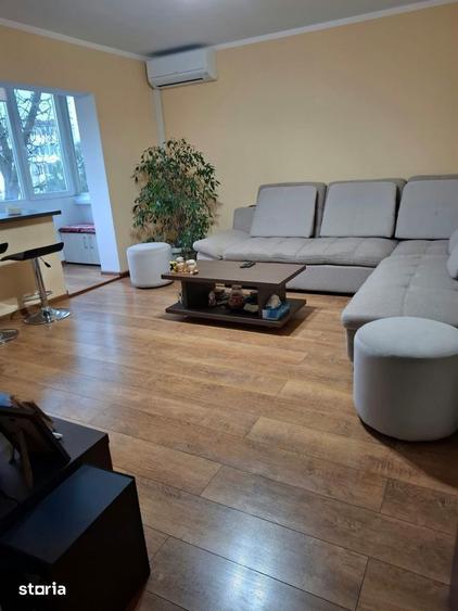 Apartament cu 4 camere decomandat, mobilat în Confecții
