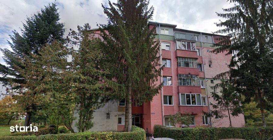 Apartament cu 3 camere semidecomandat în Vasile Aaron