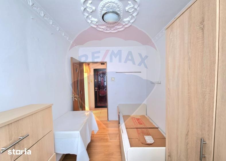 Apartament cu 3 camere decomandat în Republicii