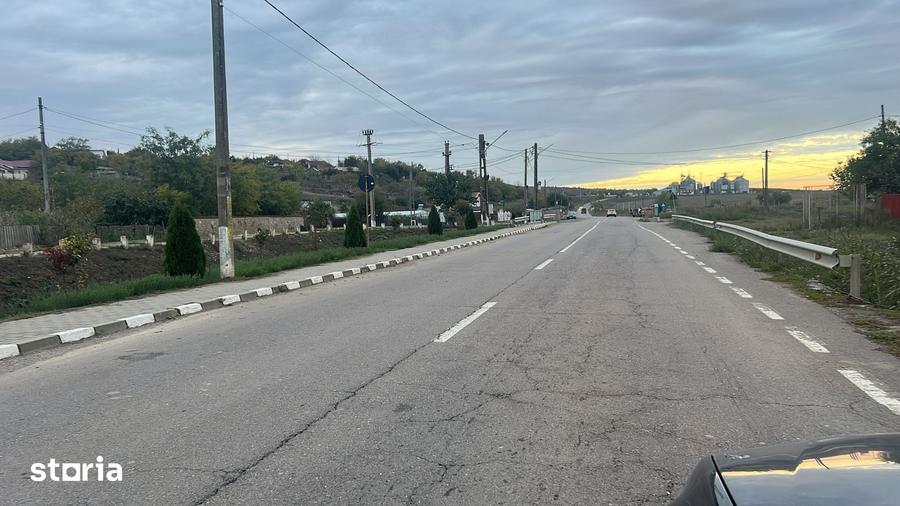 Casă cu 3 camere cu Teren 4429 Mp în Nufăru