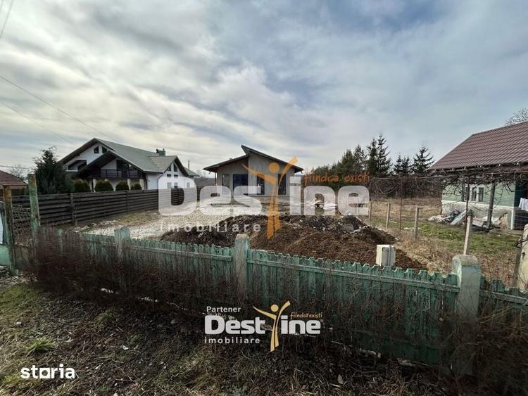 Casă cu 4 camere semidecomandat cu Teren 560 Mp în Central