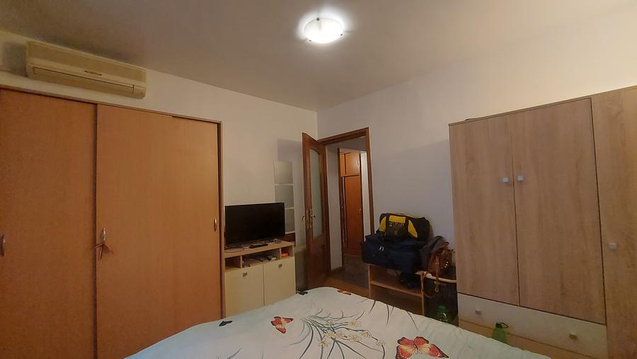 Apartament cu 3 camere decomandat în Tineretului