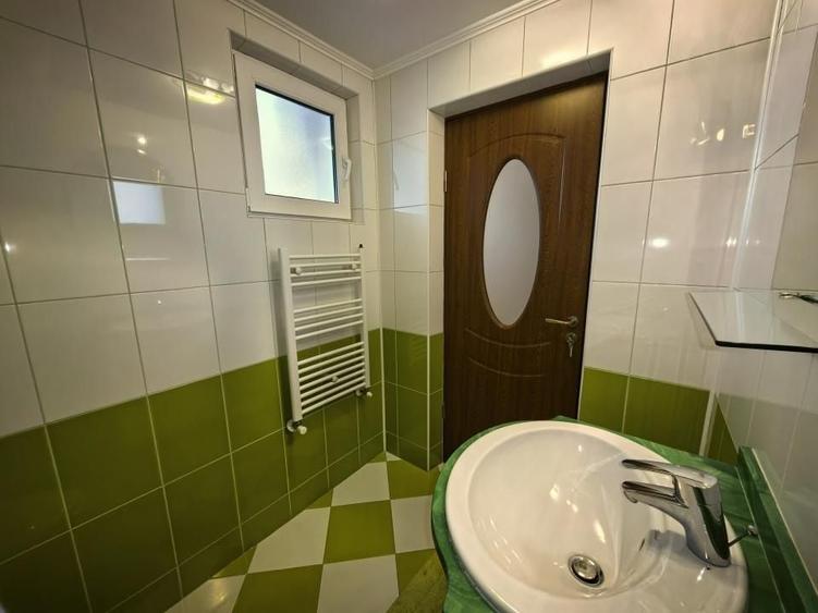 Casă individuală cu 6 camere cu Canalizare în Hilița