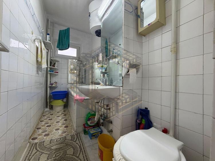 Apartament cu 3 camere semidecomandat, mobilat în Girocului